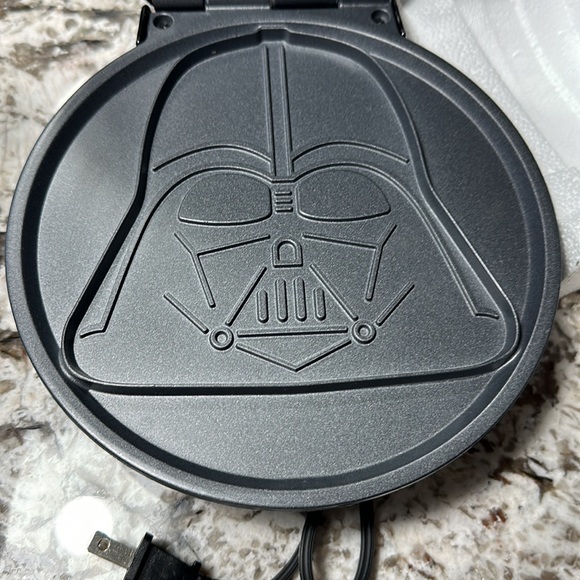 Darth Vader waffle maker - Picture 3 of 7